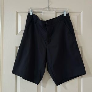 Men’s golf shorts. Size 36.